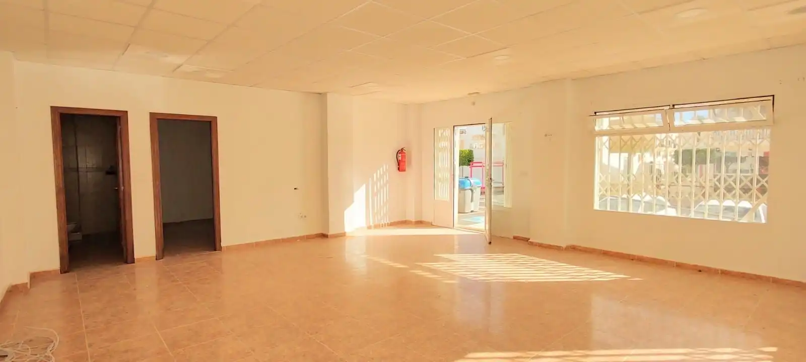 Local comercial de lloguer a Las Marinas - Pueblo Laguna, imagen 2