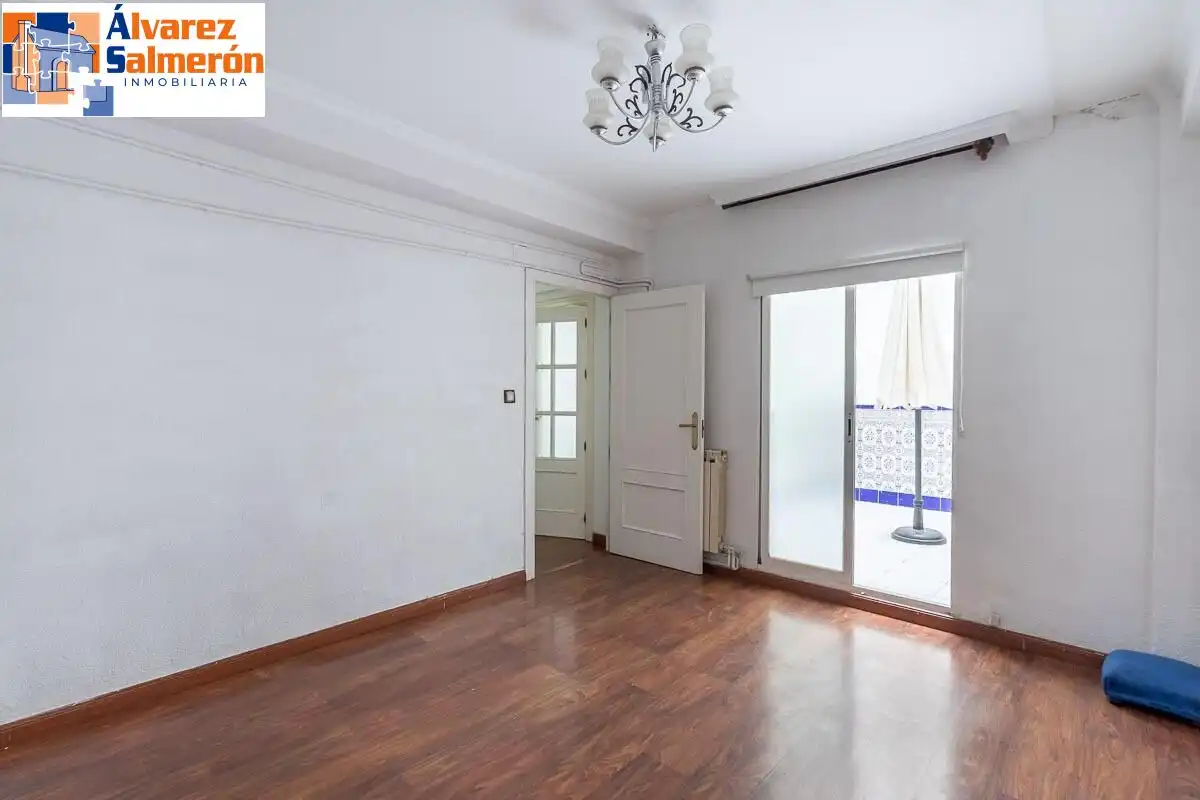 Habitación de Piso en venta en Granada con Calefacción y Trastero