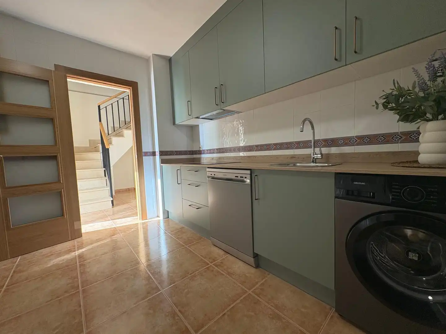 Cuina de Casa o xalet en venda en Torres de la Alameda amb Aire condicionat, Calefacció i Jardí privat