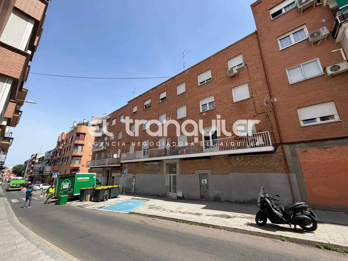 Vista exterior de Pis de lloguer en Madrid amb Terrassa i Rentadora