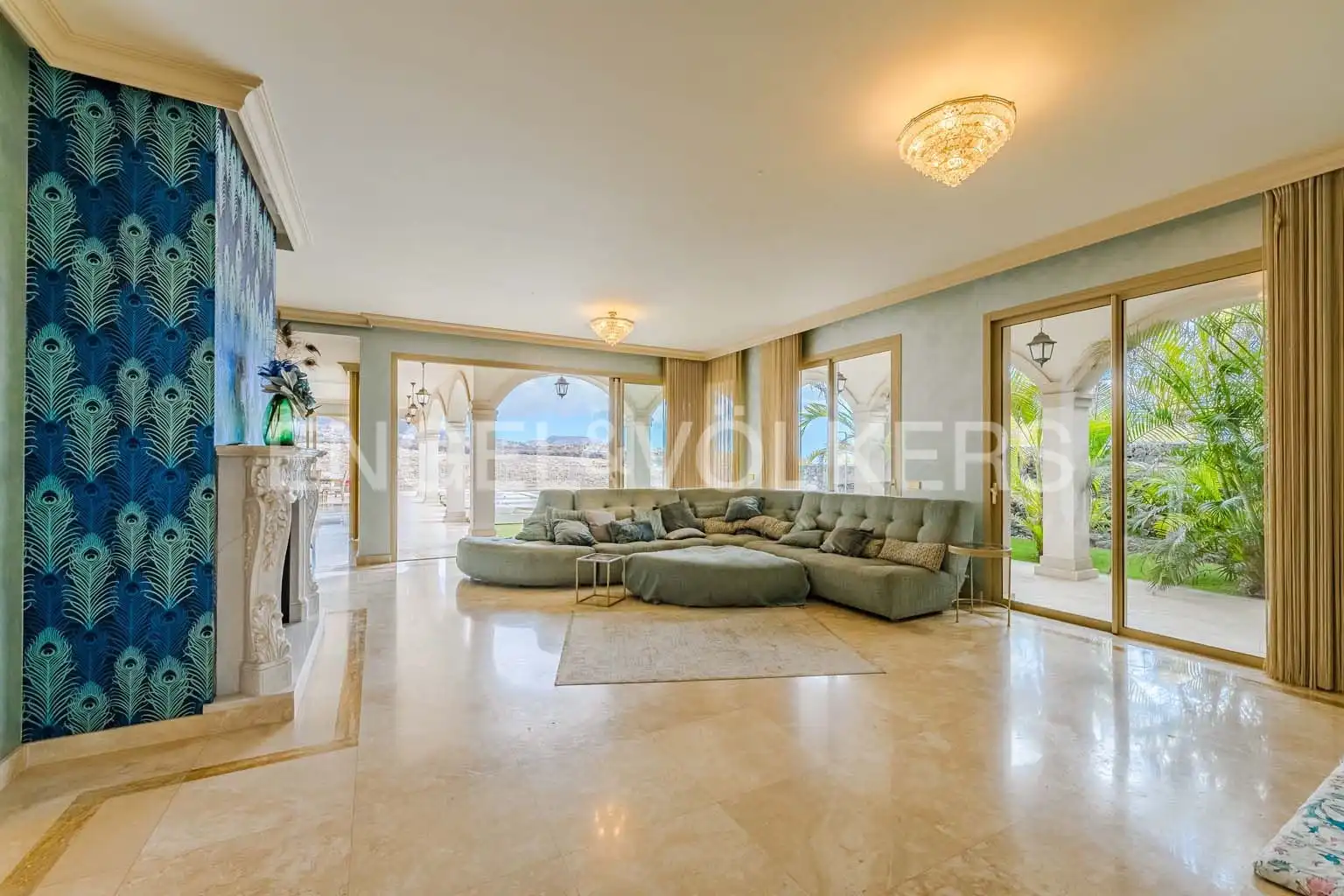 Sala d'estar de Casa o xalet en venda en Adeje amb Aire condicionat, Terrassa i Piscina