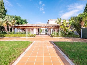 Villa con piscina in vendita a Los Pinares - La Masia