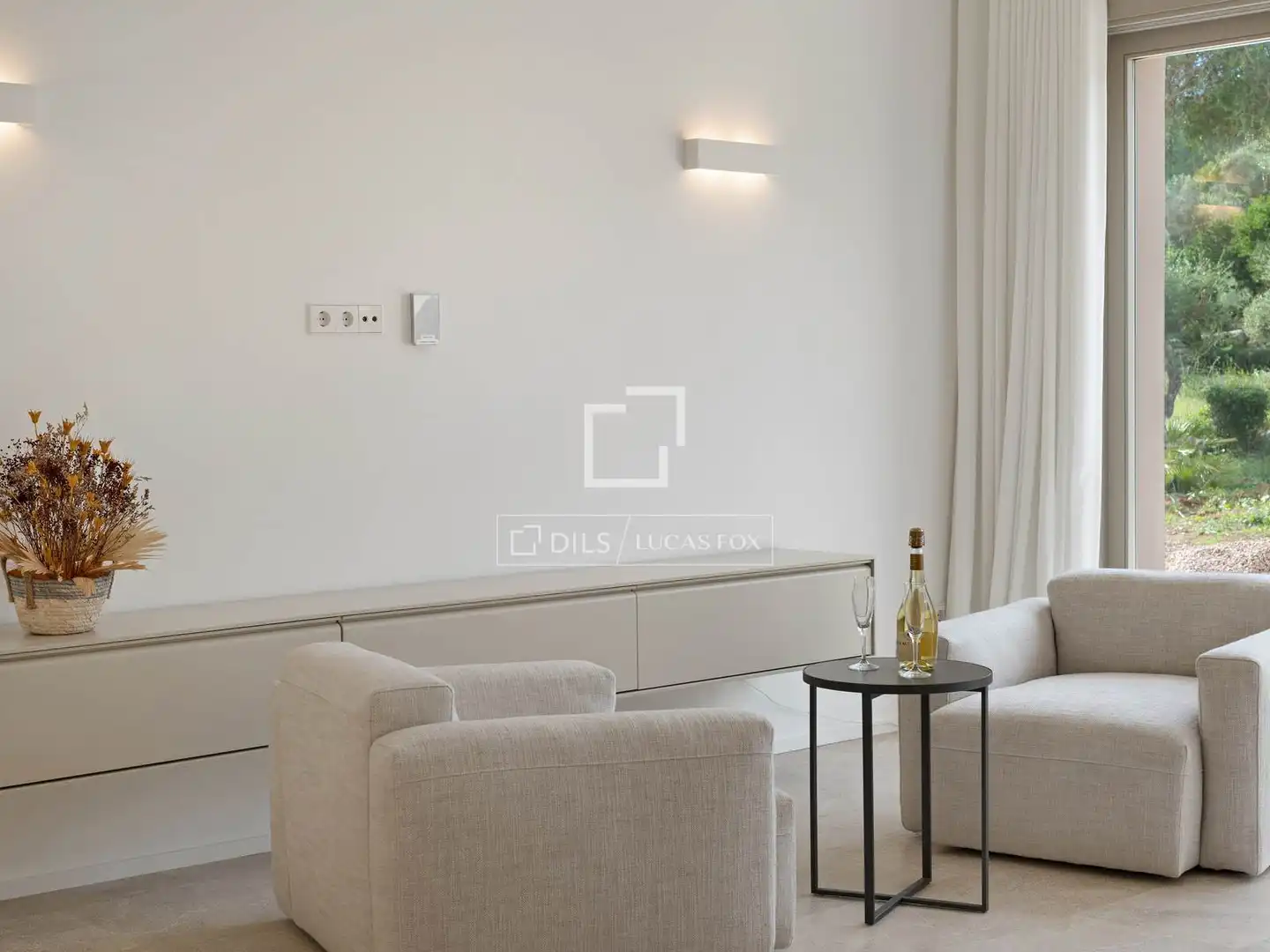 Sala de estar de Finca rústica en venta en Capdepera con Aire acondicionado, Calefacción y Jardín privado