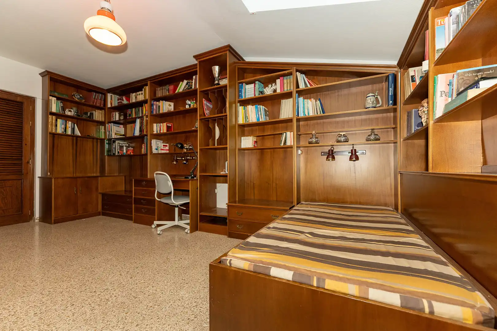 Bedroom of Attic for sale in Málaga  with Air Conditioner, Terrace and Storage room