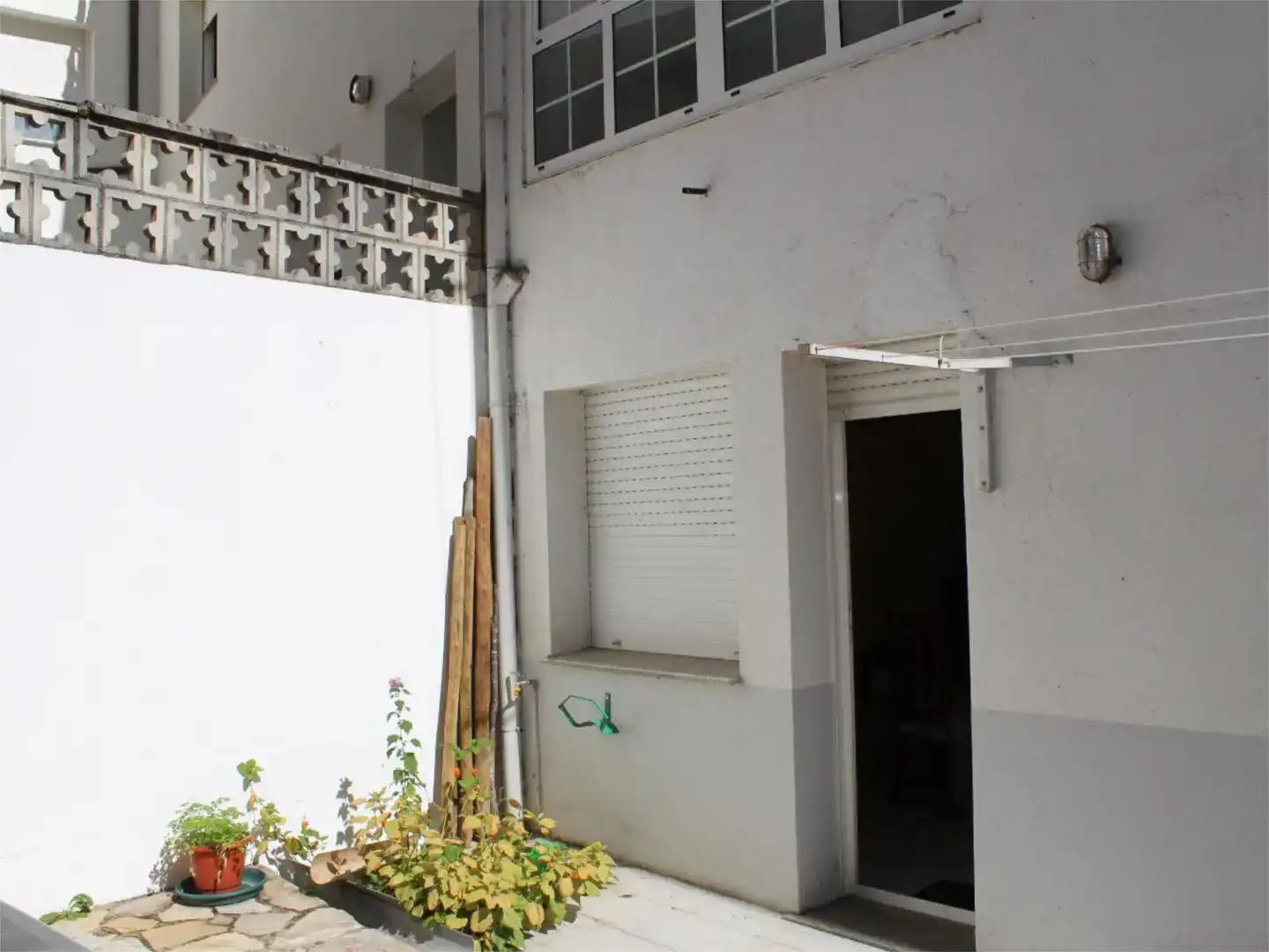 Vista exterior de Piso en venta en Becerreá con Parquet, Trastero y Amueblado