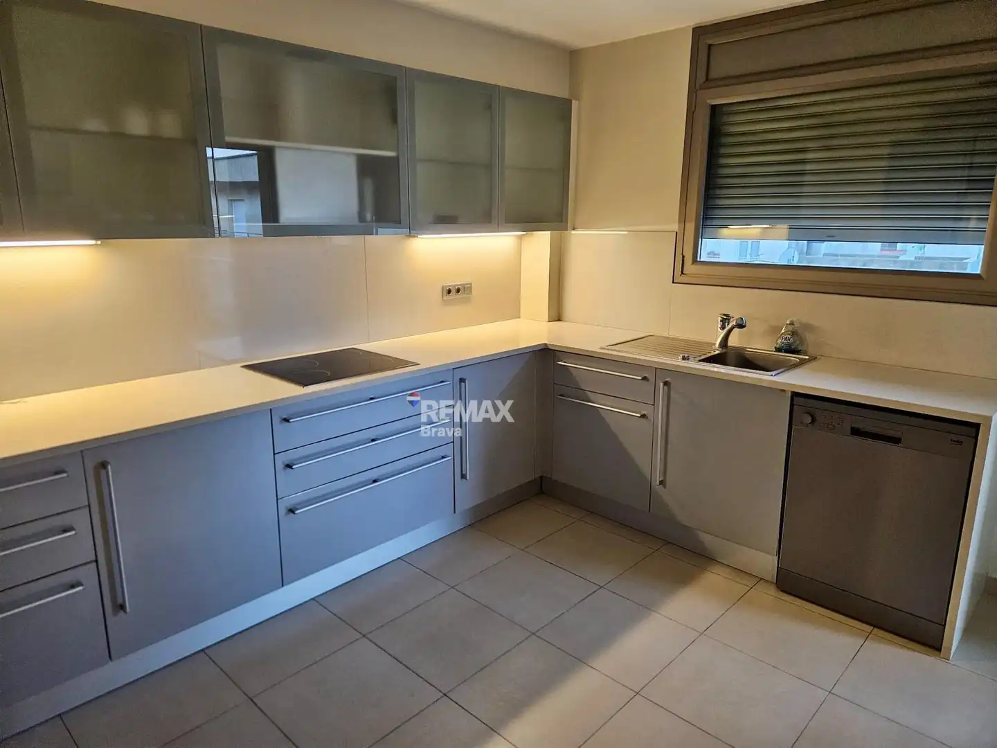 Cocina de Dúplex en venta en Roses con Aire acondicionado, Terraza y Amueblado