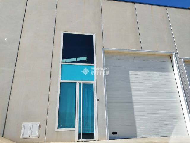 Nave industrial en Alquiler en Calle Lantano en San Félix