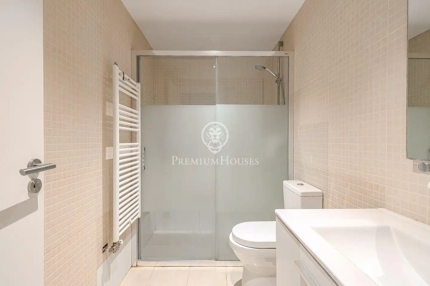 Bathroom of Houses for sale in Sant Cugat del Vallès  with Air Conditioner, Heating and Private garden