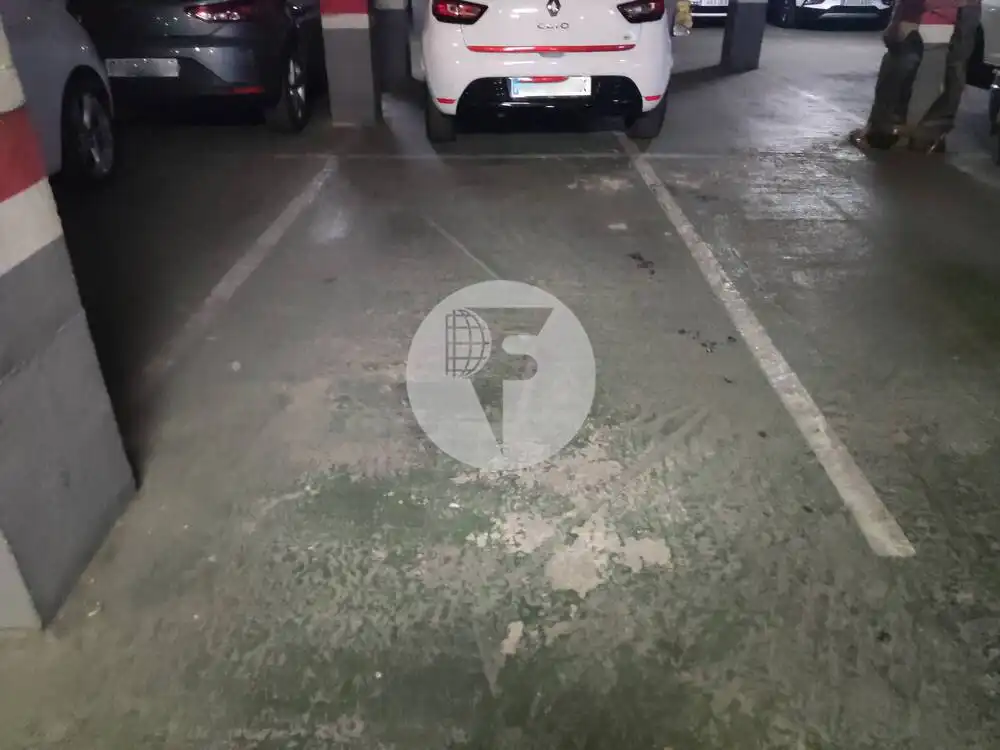 Parkplatz zum Verkauf in Col.legis Nous, imagen 2