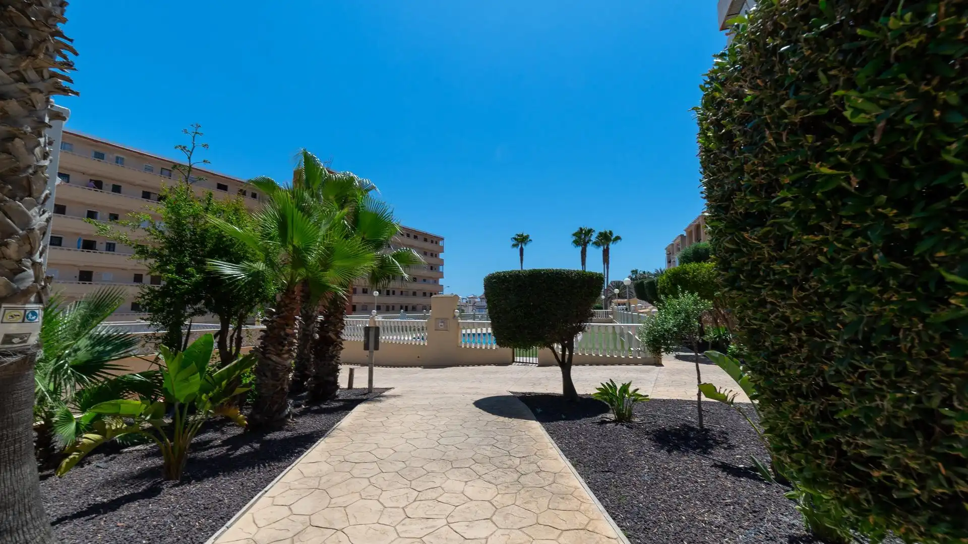 Vista exterior de Ático en venta en Torrevieja con Aire acondicionado, Terraza y Trastero