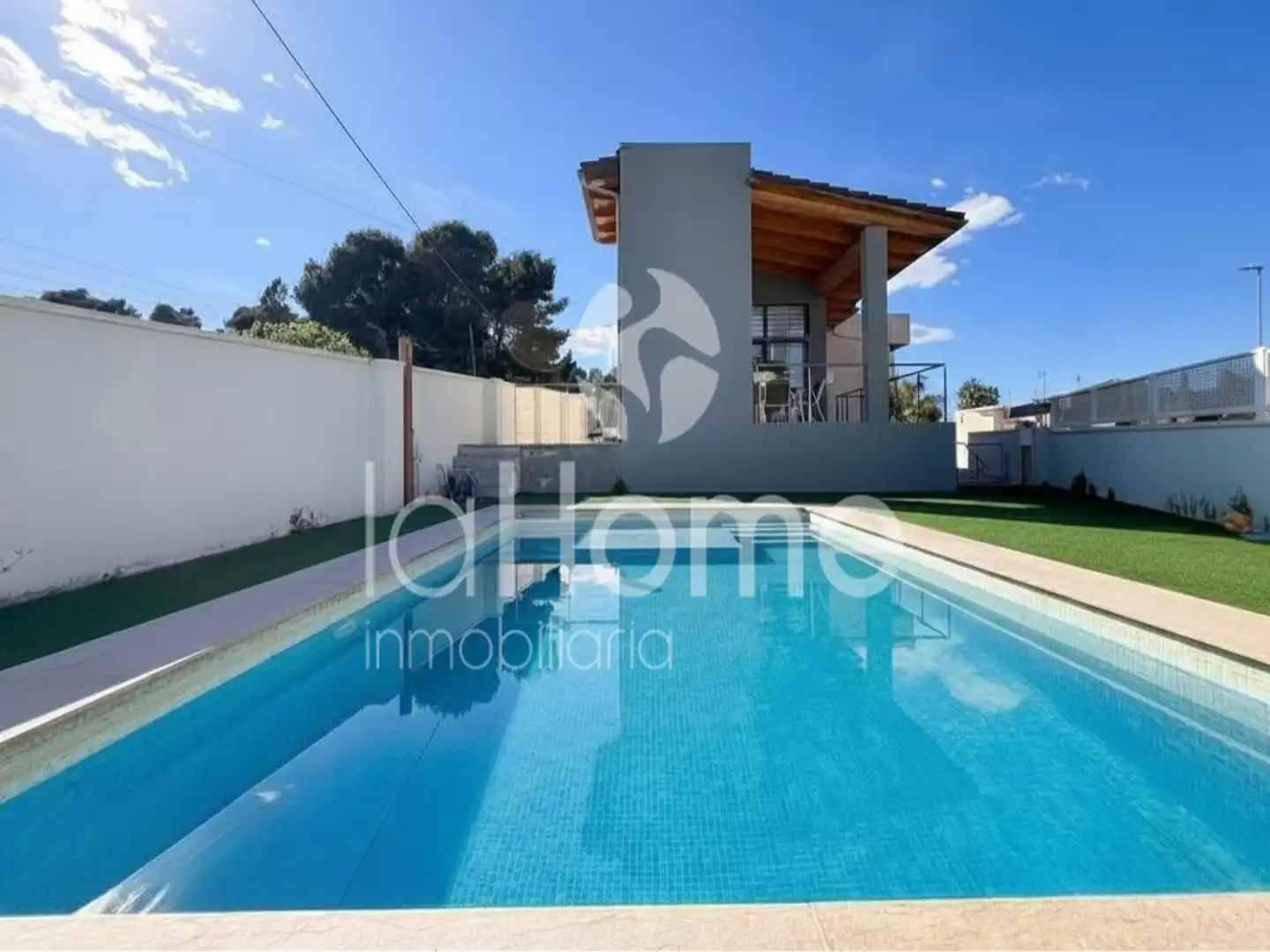 Swimming pool of Houses for sale in La Pobla de Vallbona  with Air Conditioner, Parquet flooring and Terrace