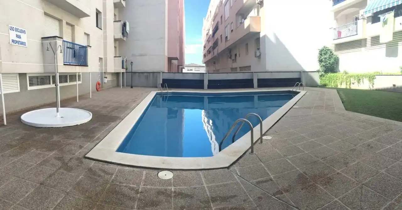 Piscina de Pis de lloguer en La Ràpita amb Terrassa i Moblat