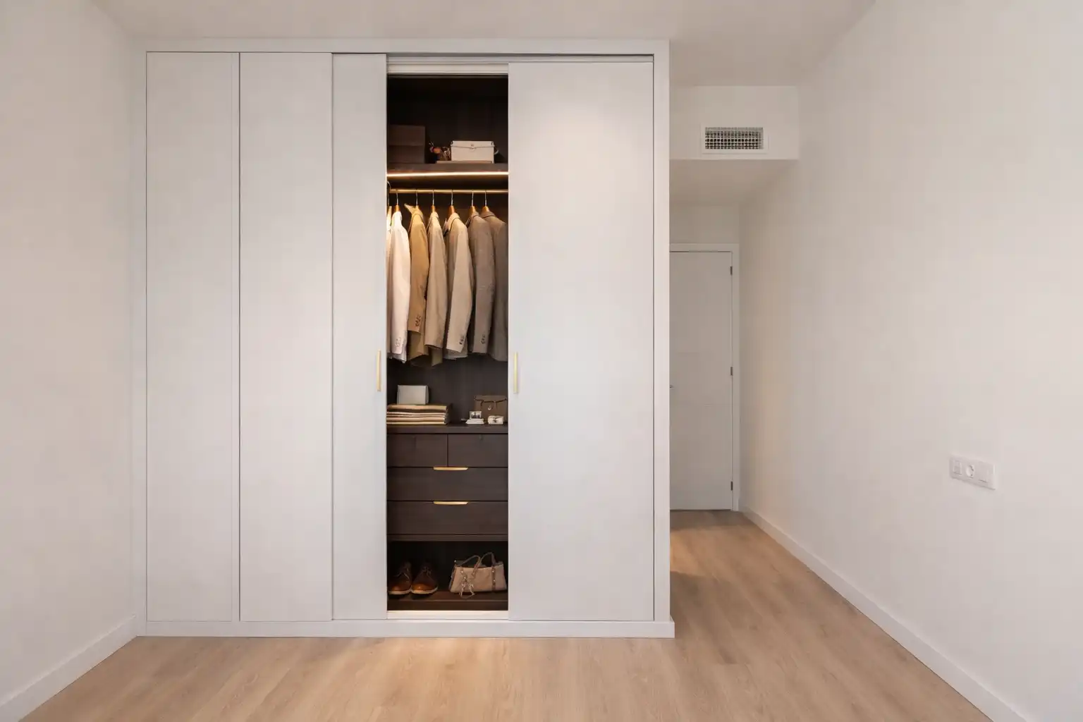 Bedroom of Flat for sale in Madrid  with Air Conditioner, Heating and Balcony