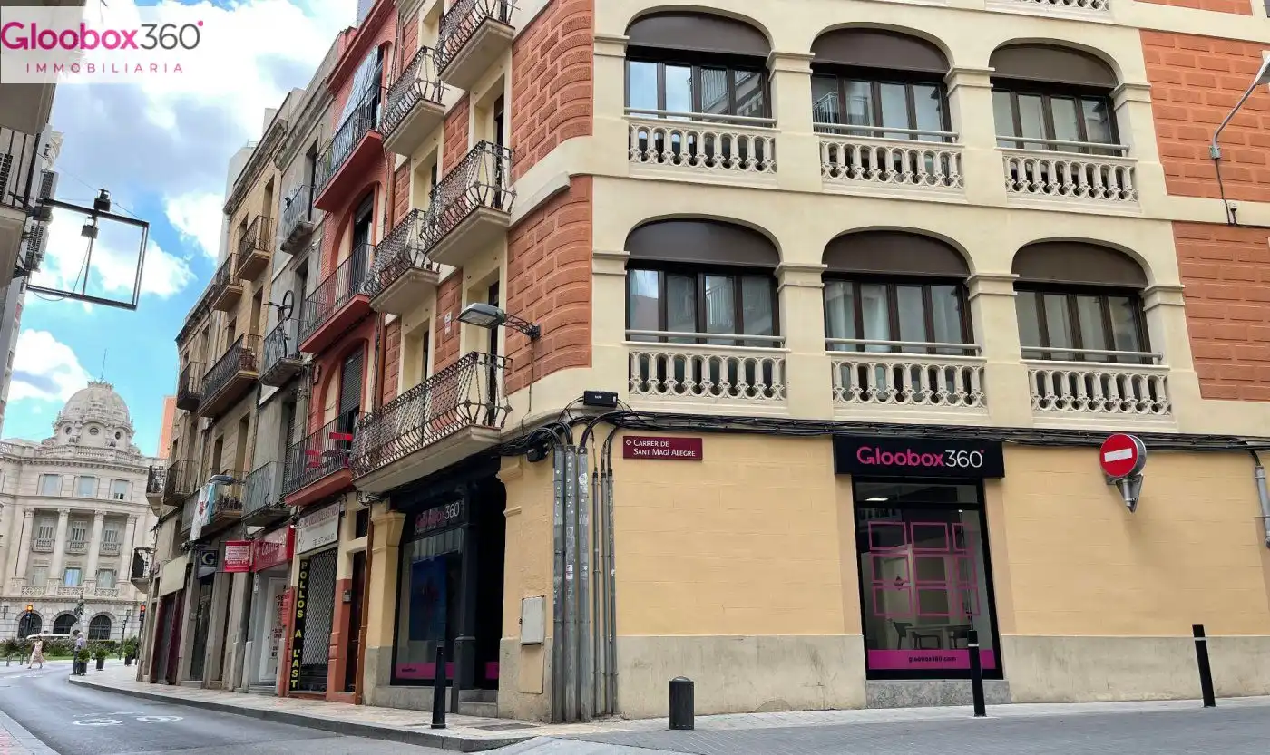 Außenansicht von Wohnung zum Verkauf in Reus mit Heizung, Terrasse und Balkon