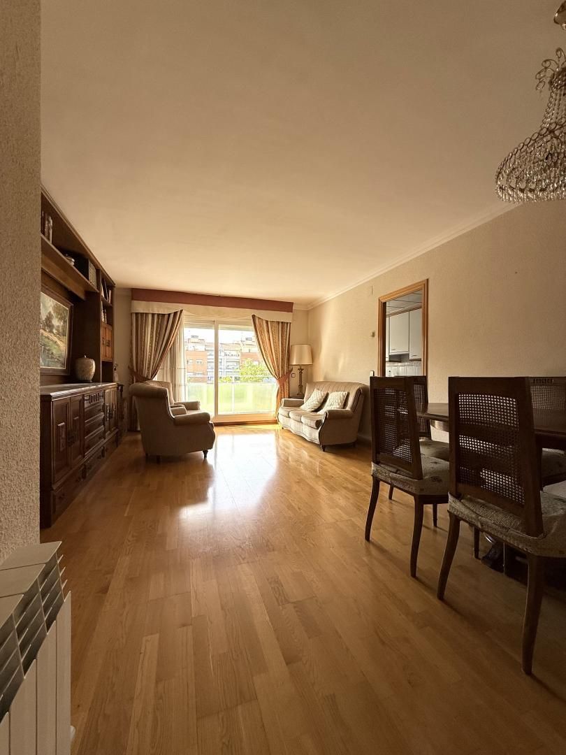 Sala d'estar de Dúplex en venda en Terrassa amb Calefacció, Terrassa i Moblat