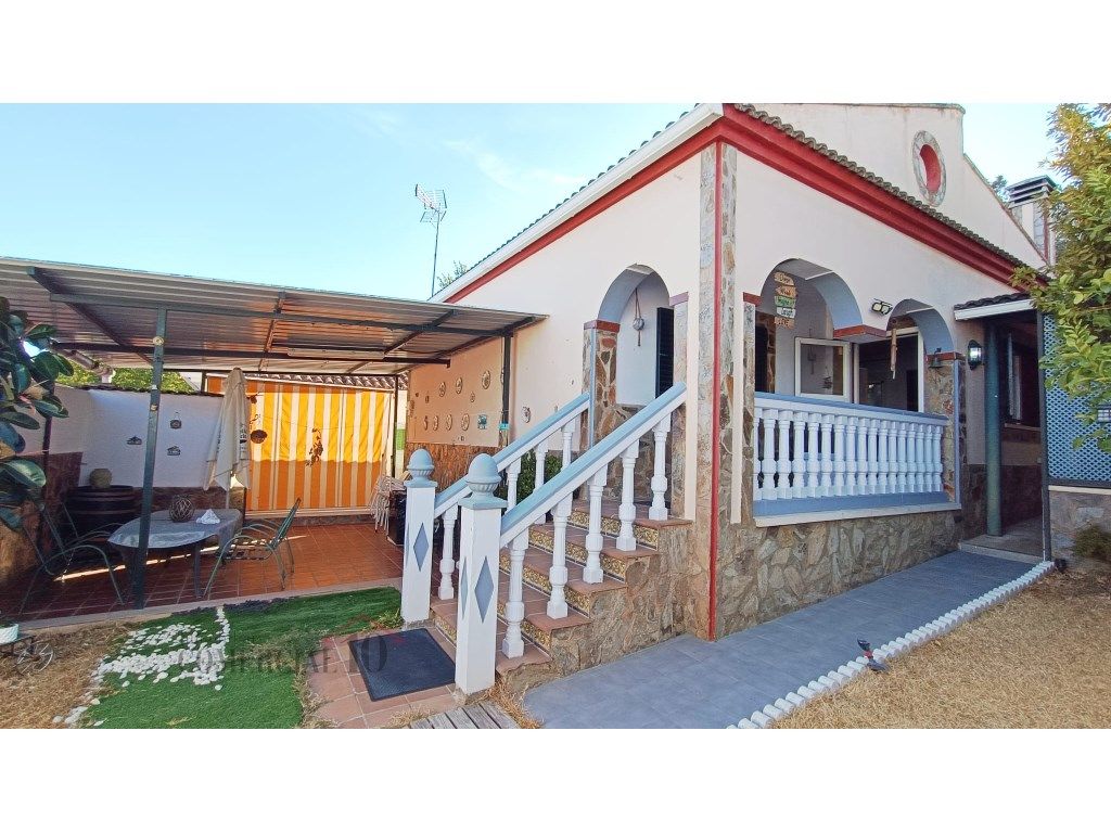 Exterior view of House or chalet for sale in Badajoz Capital