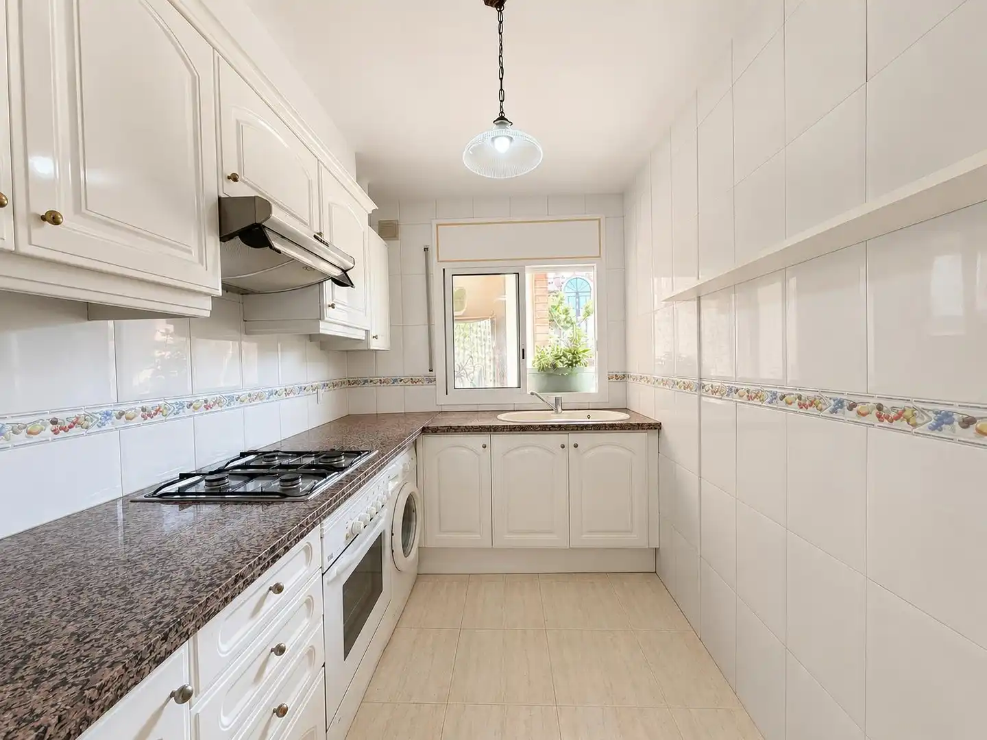 Küche von Wohnung zum Verkauf in Palamós mit Klimaanlage, Terrasse und Möbliert