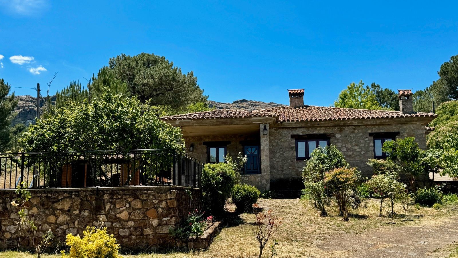 Vista exterior de Finca rústica en venda en Valencia de Alcántara amb Calefacció, Jardí privat i Terrassa