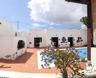 Exterior view of House or chalet for sale in Hinojosa del Duque  with Terrace and Swimming Pool