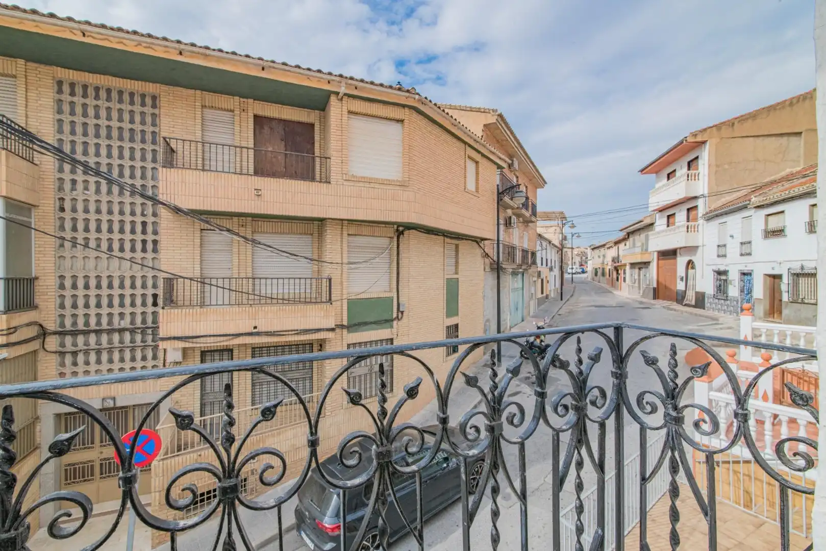 Vista exterior de Casa adosada en venta en Pinos Puente con Terraza, Trastero y Balcón