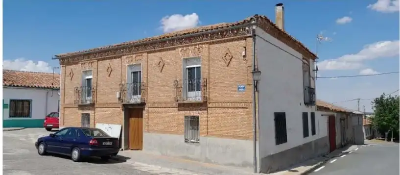 Vista exterior de Casa adosada en venta en Muñogrande con Amueblado y Balcón