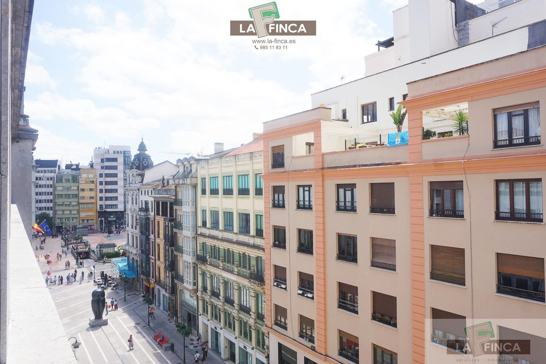 Vista exterior de Pis en venda en Oviedo  amb Calefacció