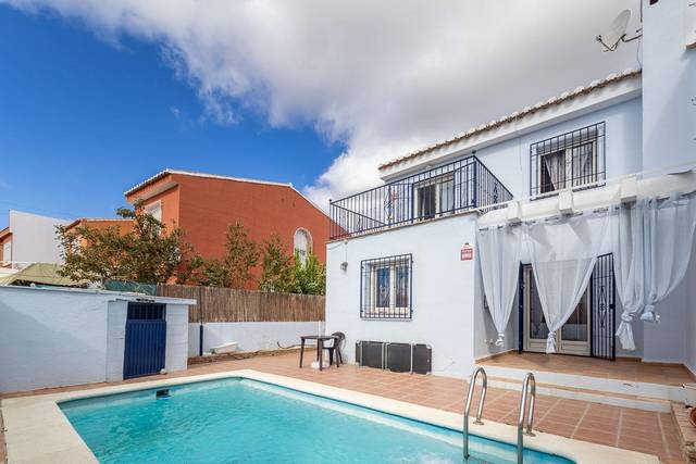 Casa-chalet en Venta en Calle HELLA, 8 en Jun