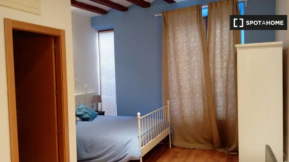 Flat with terrace to rent in Ciutat Vella, imagen 4