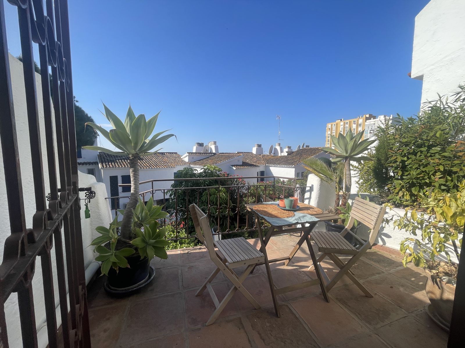 Jardí de Casa adosada en venda en Mijas amb Aire condicionat, Terrassa i Alarma