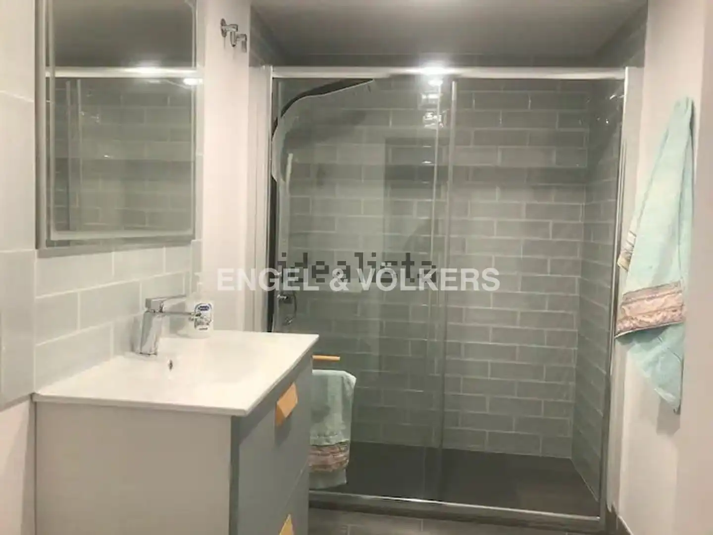 Badezimmer von Wohnung zur Miete in Barcelona mit Klimaanlage und Heizung