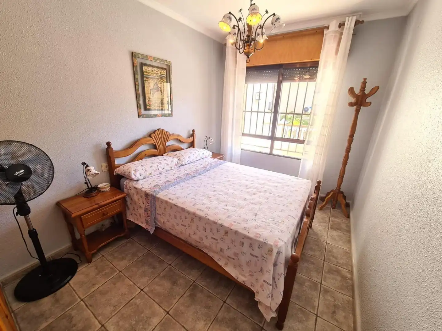 Dormitori de Apartament de lloguer en Guardamar del Segura amb Aire condicionat, Terrassa i Moblat