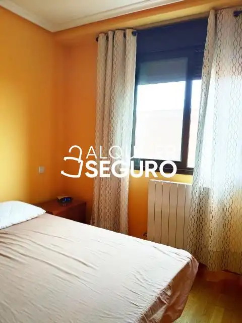 Schlafzimmer von Wohnung zur Miete in Madrid mit Heizung, Schwimmbad und Möbliert