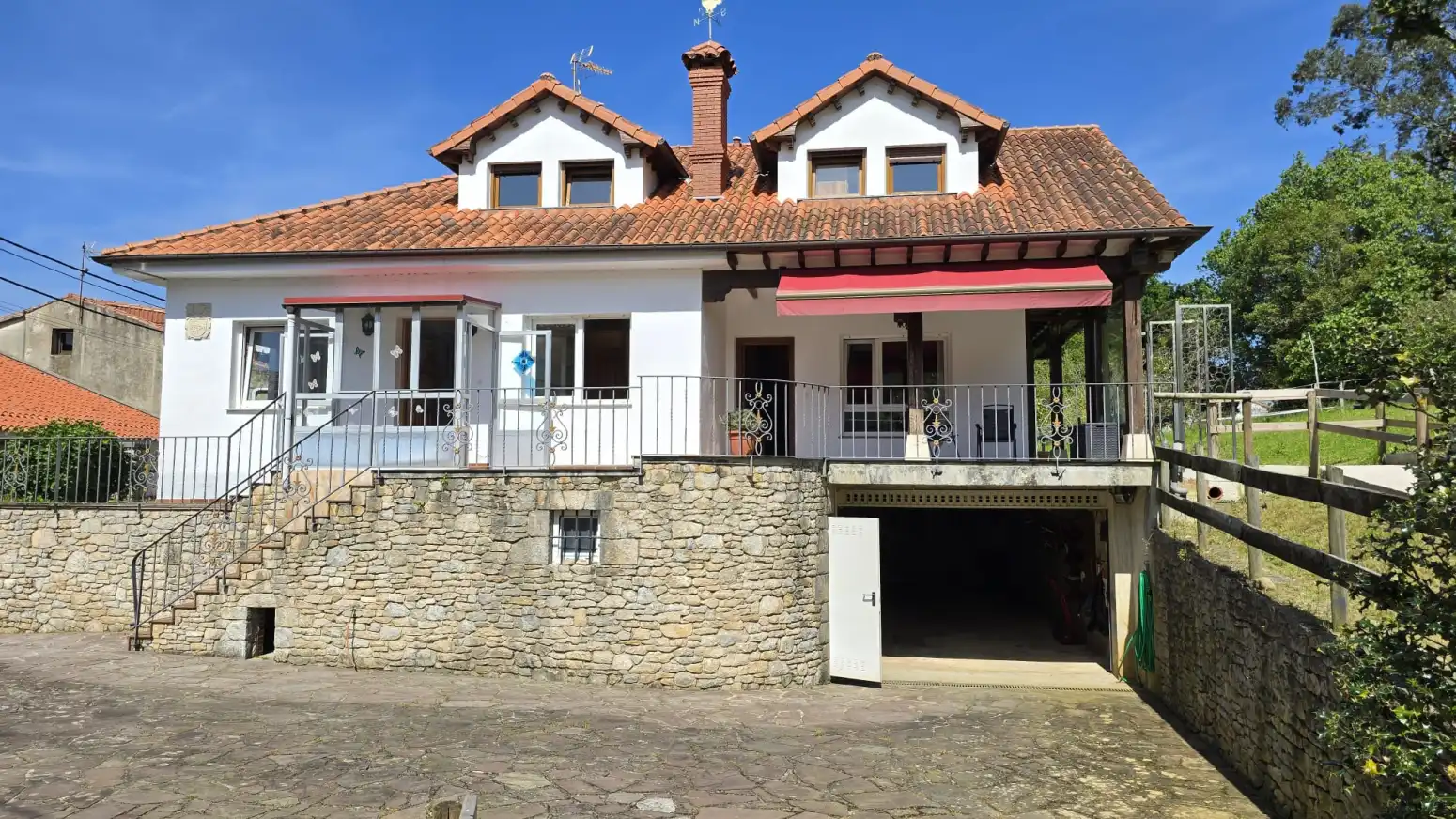 Vista exterior de Casa o chalet en venta en Alfoz de Lloredo con Calefacción, Jardín privado y Parquet