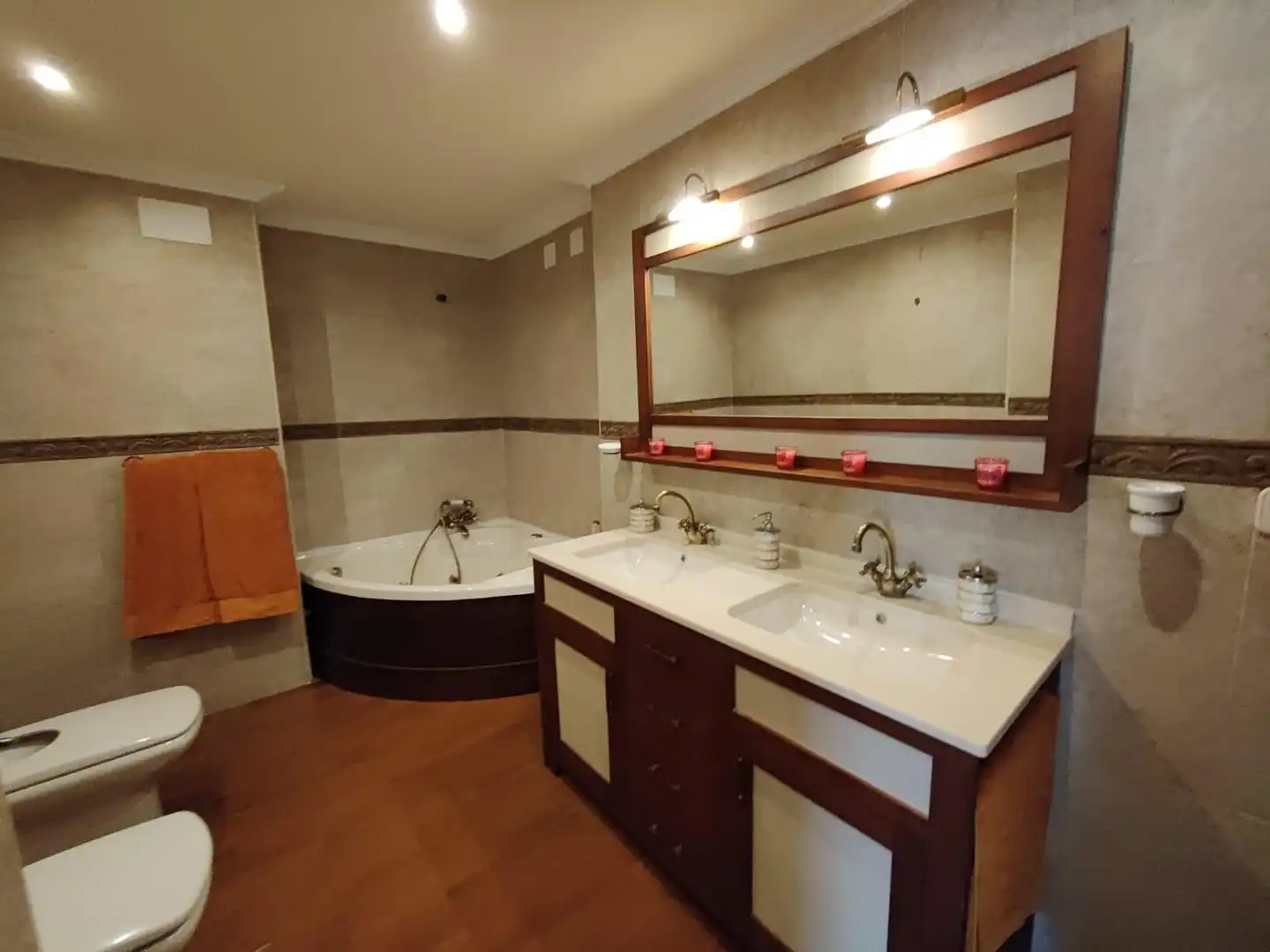 Bany de Apartament en venda en Oria amb Aire condicionat, Jardí privat i Terrassa