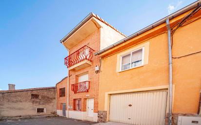 Vista exterior de Casa adosada en venda en San Cristóbal de Segovia amb Parquet, Traster i Moblat