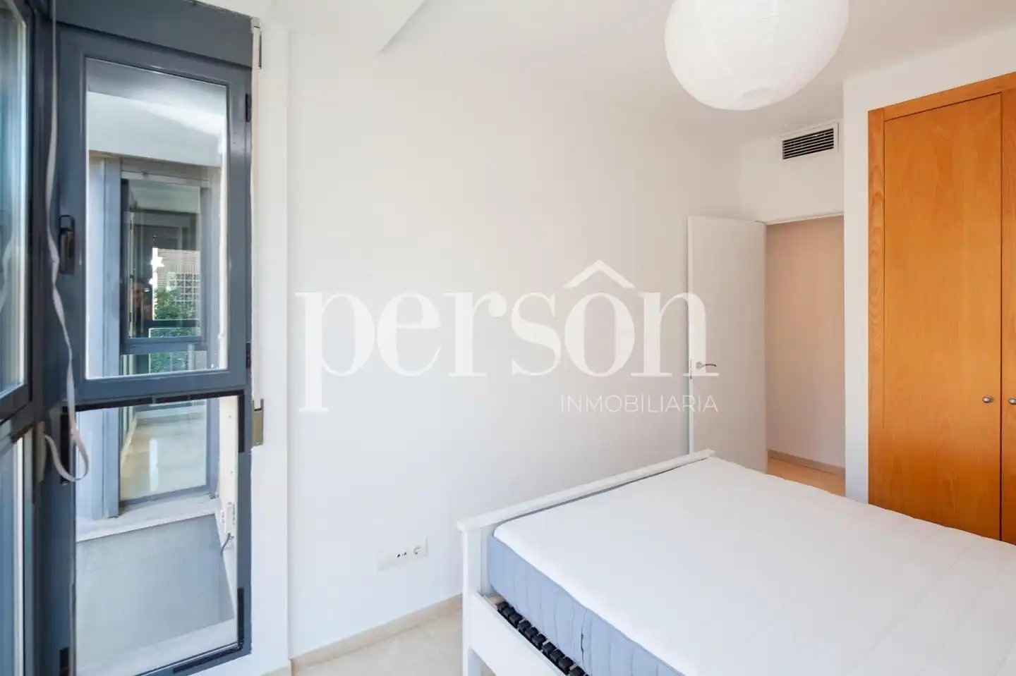 Habitación de Piso de alquiler en Valencia con Aire acondicionado y Amueblado