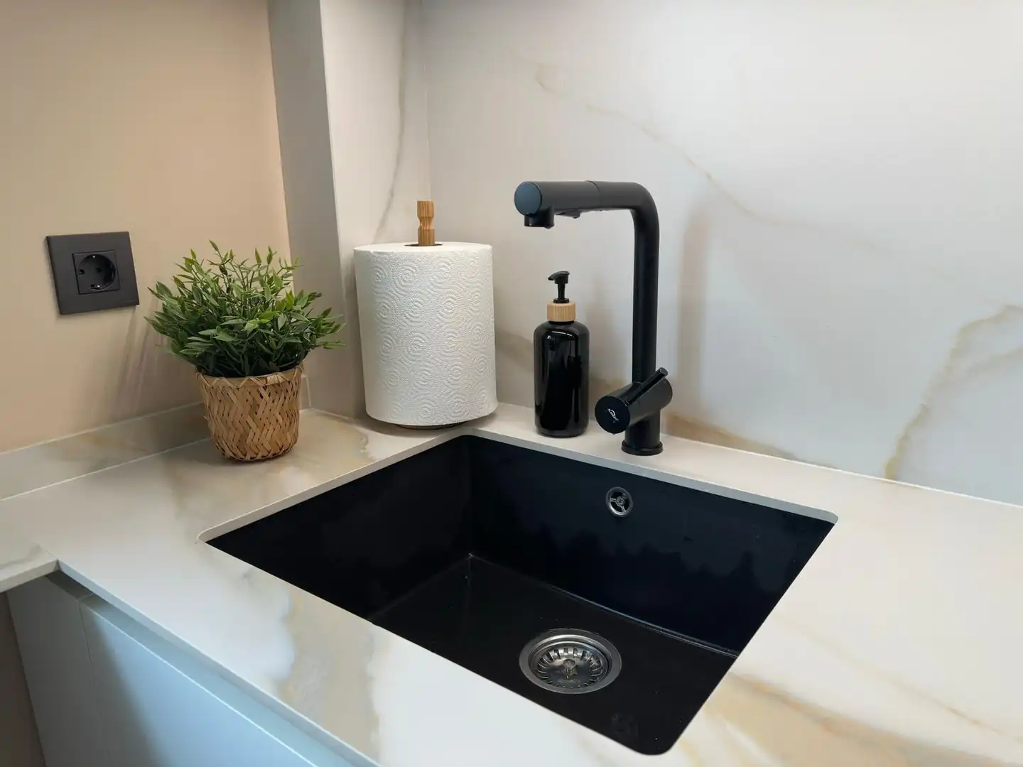 Kitchen of Flat for sale in Ourense Capital   with Air Conditioner, Heating and Terrace