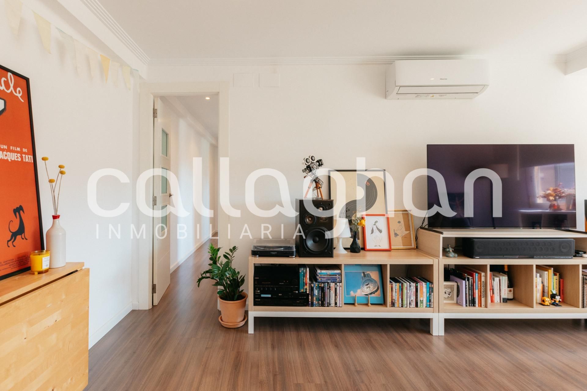 Living room of Flat for sale in  Valencia Capital  with Air Conditioner, Terrace and Balcony
