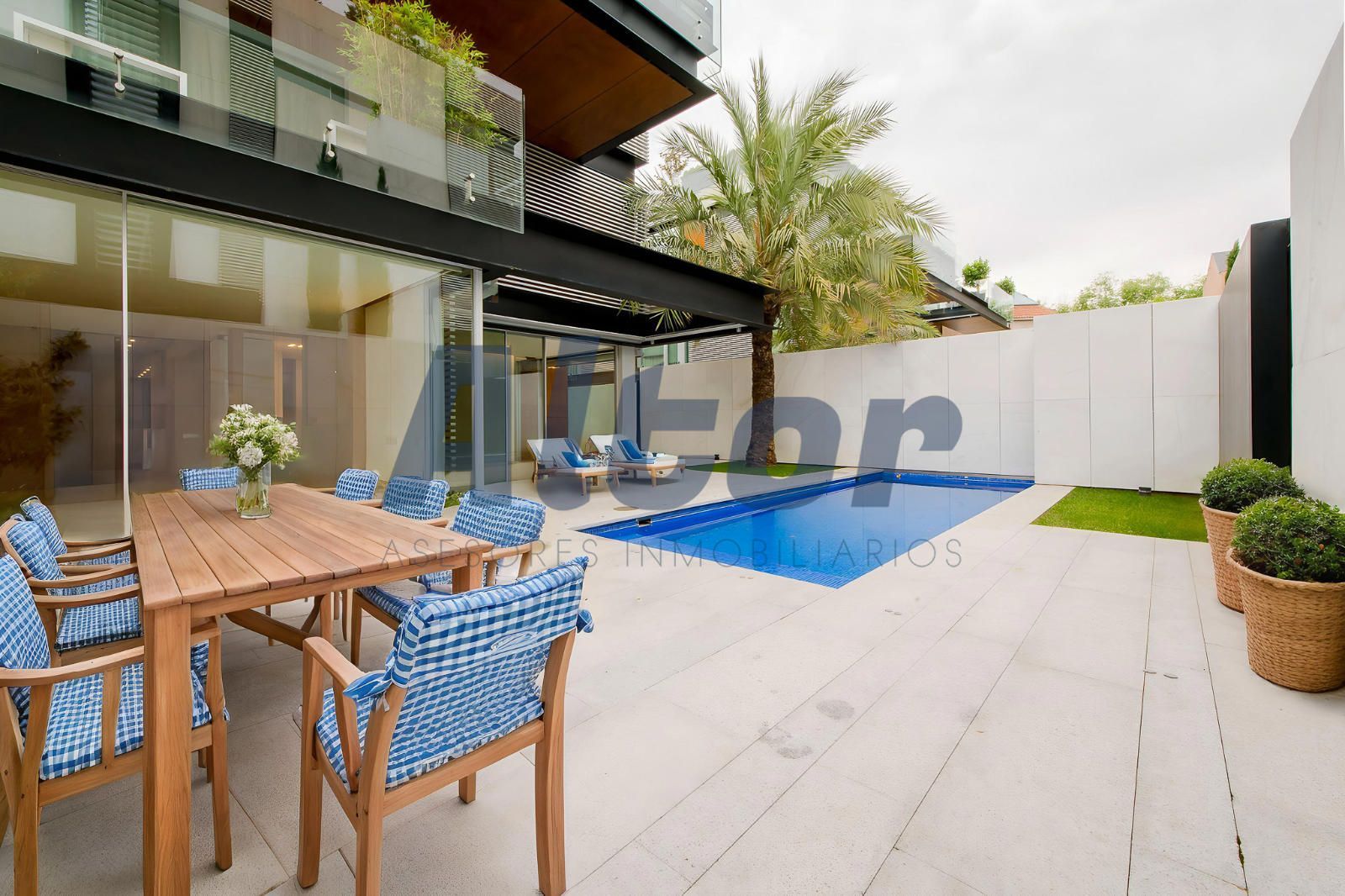 Terrassa de Pis en venda en  Madrid Capital amb Jardí privat, Traster i Piscina