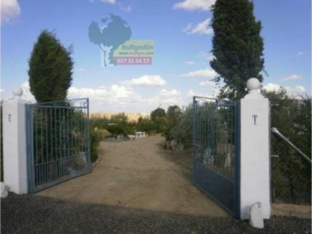 Finca rústica en Venta en POLIGONO SIERRA DE FUENTES. El Collado en Valdesalor - Rincón de Ballesteros