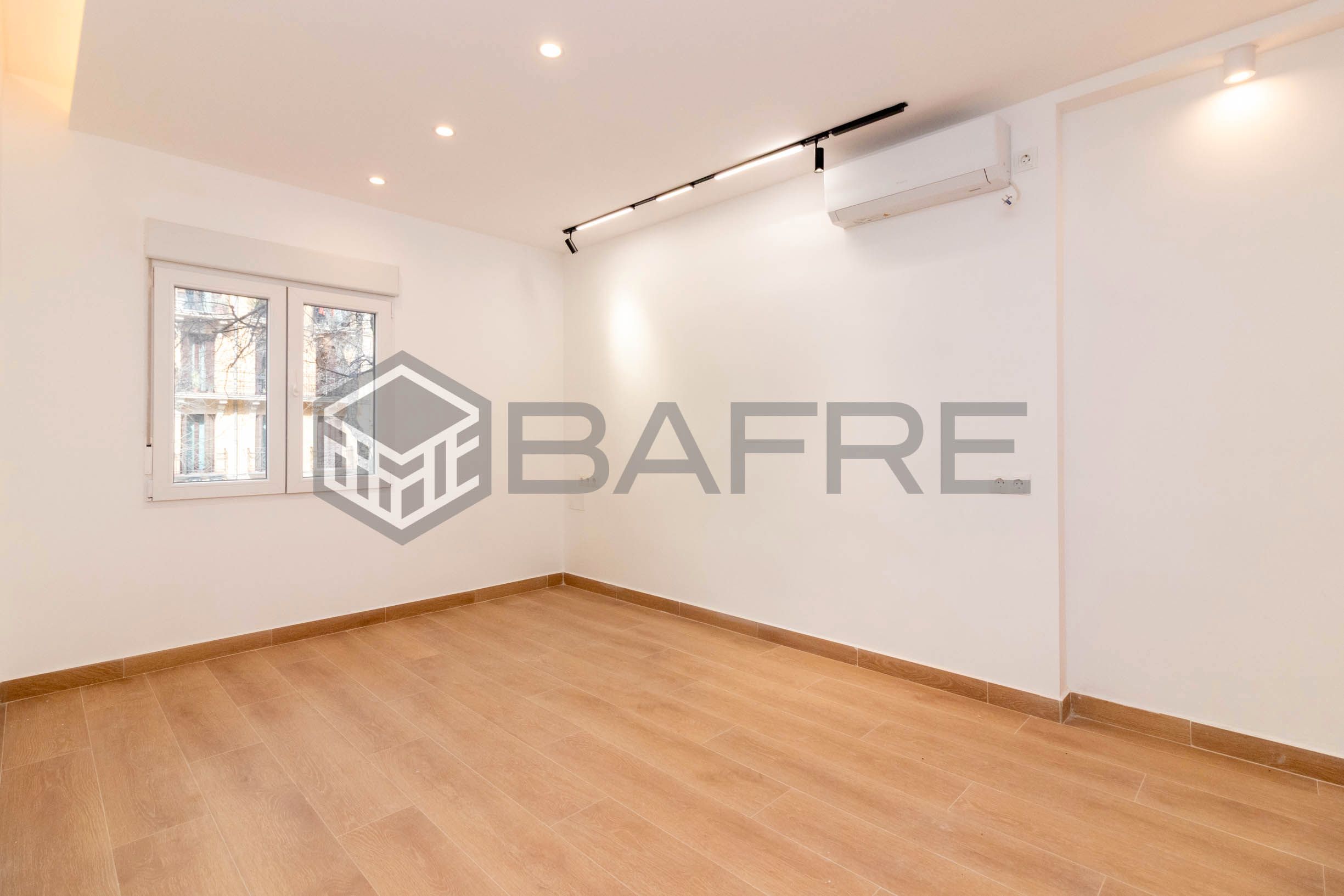 Flat for sale in  Madrid Capital  with Air Conditioner and Balcony