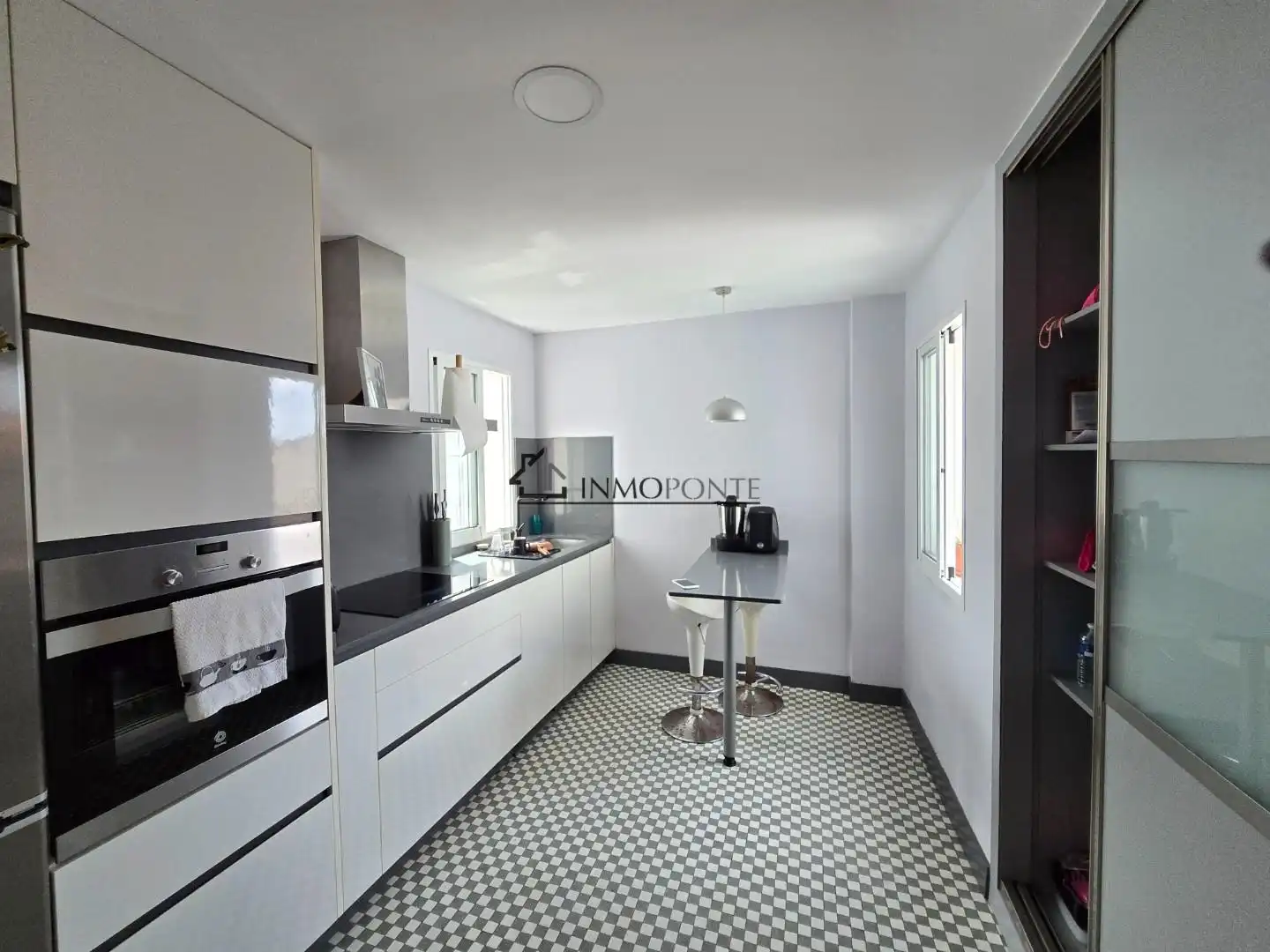 Kitchen of Flat for rent in Pontevedra Capital   with Heating, Terrace and Oven