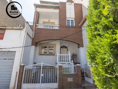 Vista exterior de Casa o xalet en venda en Armilla amb Aire condicionat, Calefacció i Jardí privat