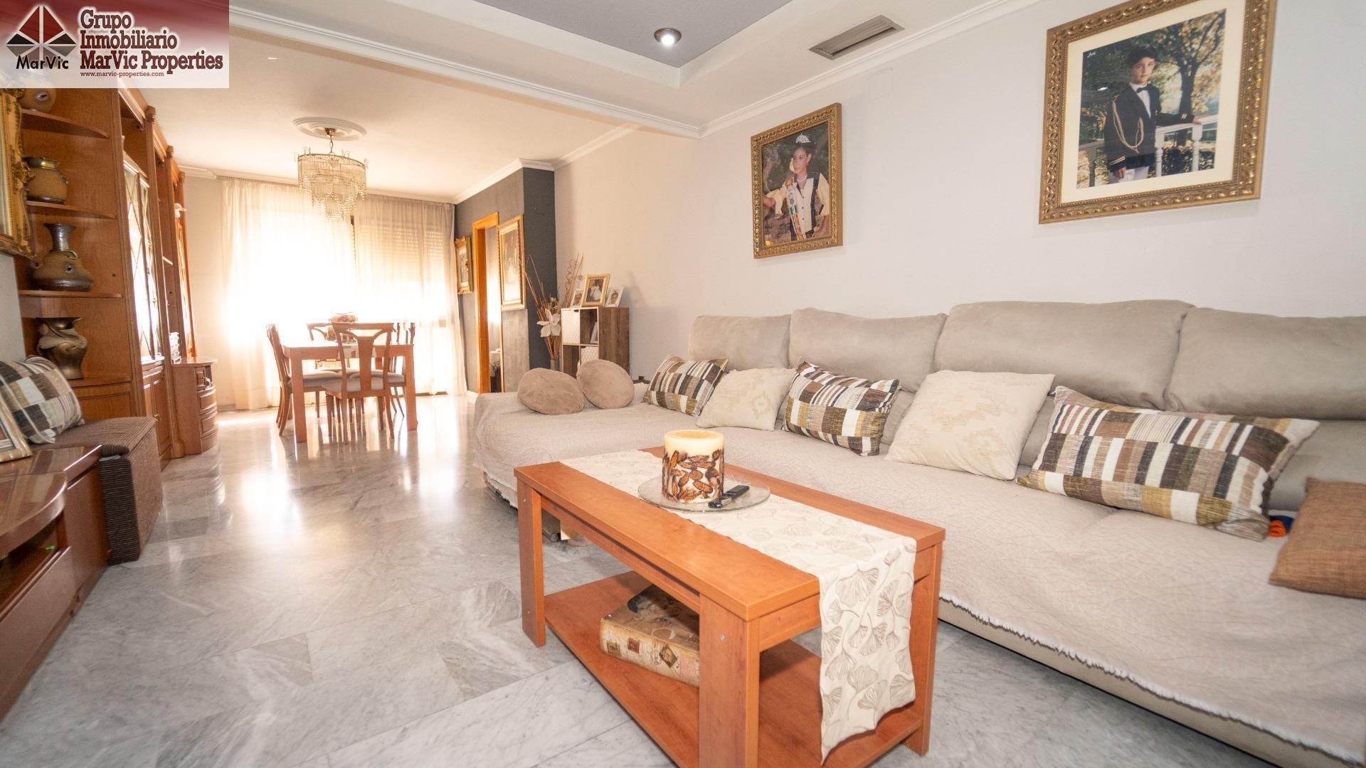 Sala d'estar de Pis en venda en Benidorm amb Piscina comunitària