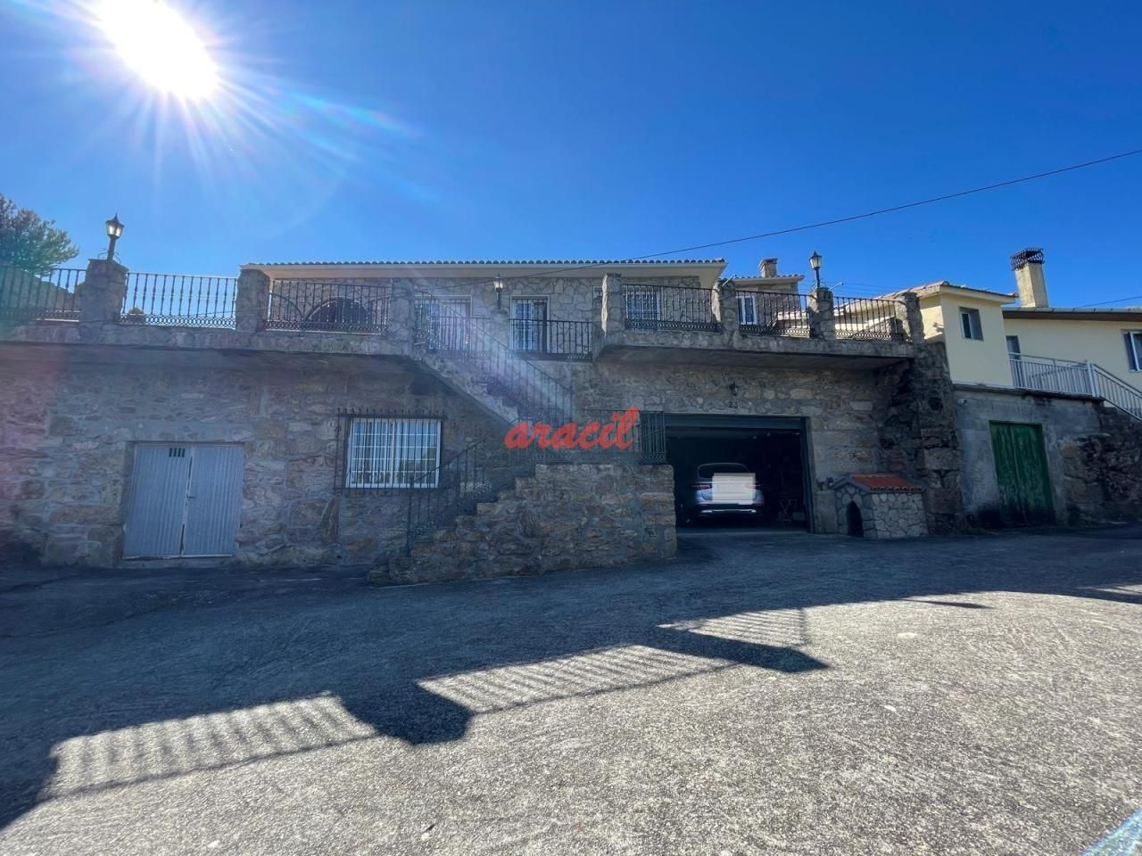 Vista exterior de Casa o xalet en venda en Celanova amb Calefacció, Jardí privat i Terrassa