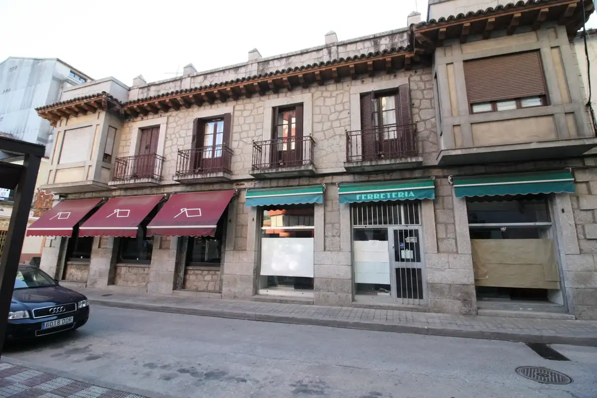 Vista exterior de Edificio en venta en Arenas de San Pedro