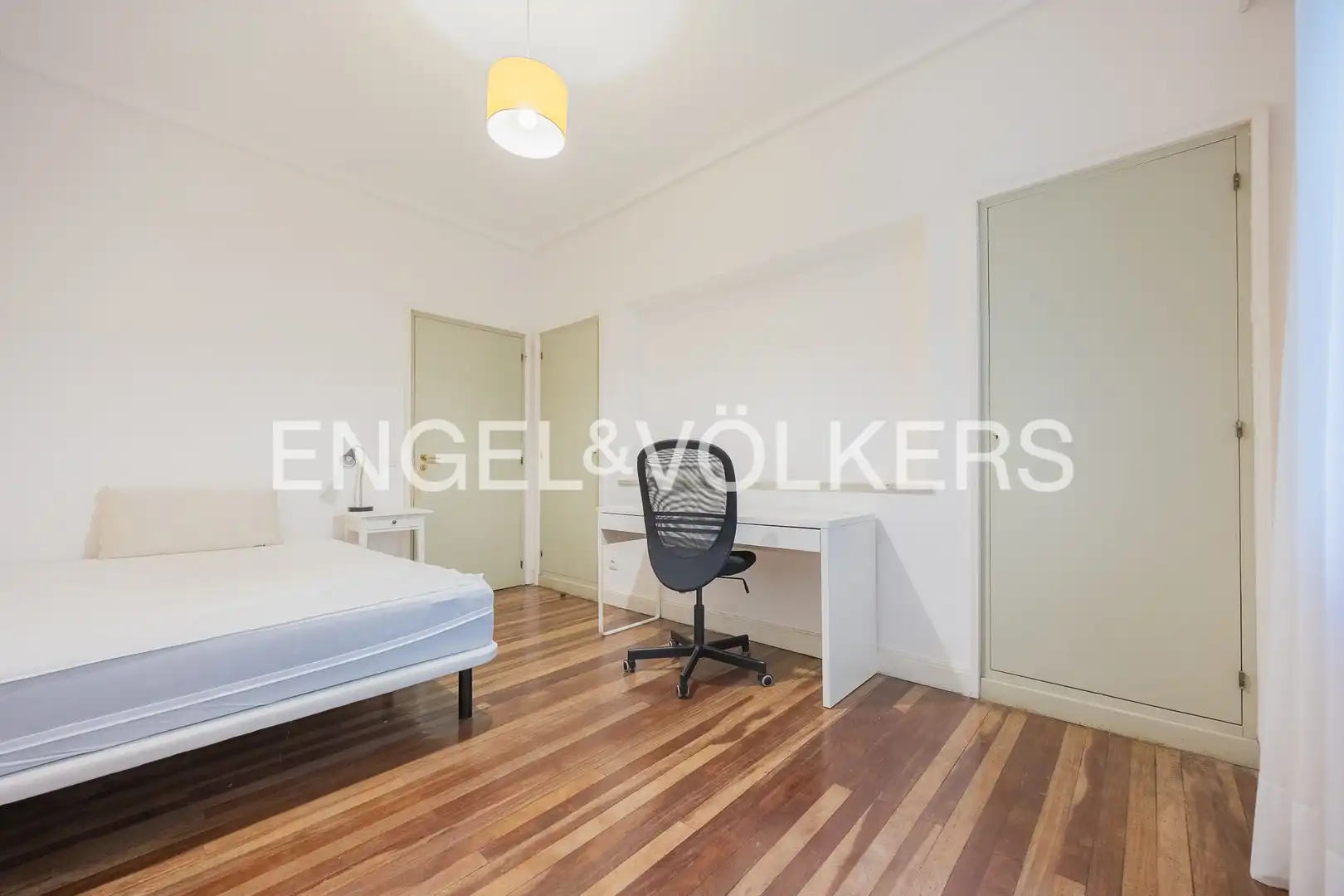 Habitación de Piso en venta en Bilbao  con Calefacción, Terraza y Trastero