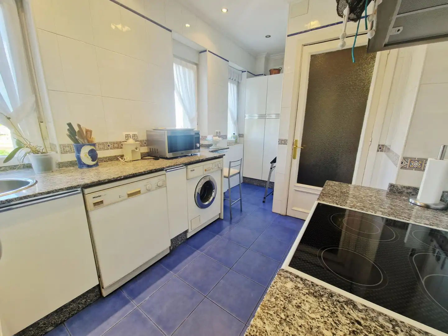 Cocina de Piso en venta en Avilés con Calefacción, Parquet y Trastero
