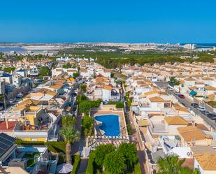 Vista exterior de Casa adosada en venda en Torrevieja amb Aire condicionat, Calefacció i Terrassa