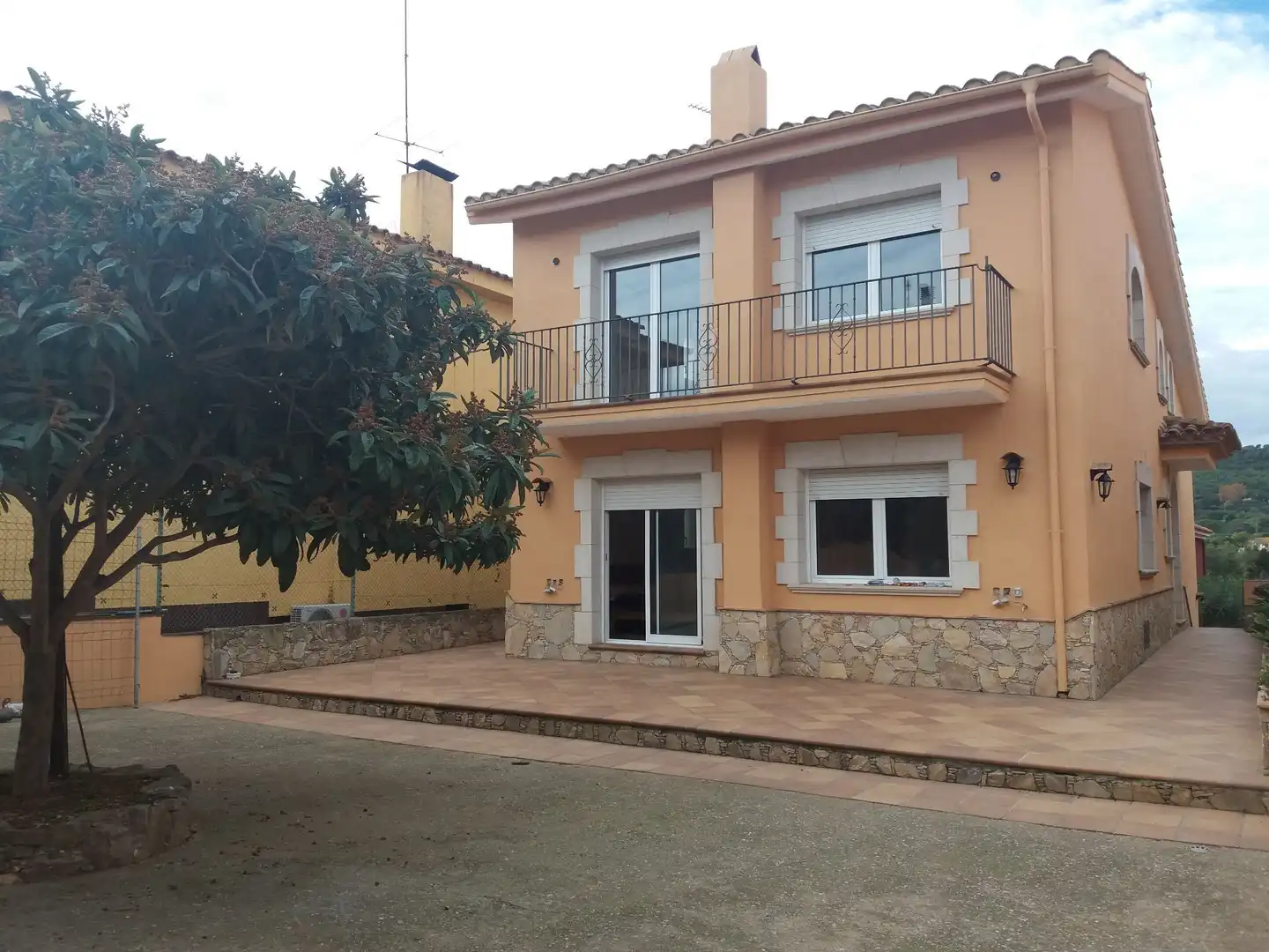 Vista exterior de Casa o chalet en venta en Mont-ras con Calefacción, Jardín privado y Terraza